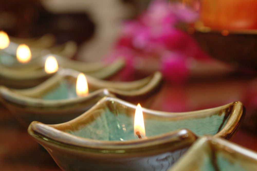 Objets religieux et spirituels - 2 Buddhist candlesticks from